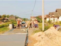 Pemerintah Desa Sidang Iso Mukti Wujudkan Pembangunan Infrastruktur Jalan Rabat Beton