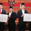 DPRD Kabupaten Lampung Selatan Umumkan Penetapan Radityo Egi Pratama-M. Syaiful Anwar Sebagai Pasangan Bupati dan Wakil Bupati Lampung Selatan Terpilih Periode 2025-2030.